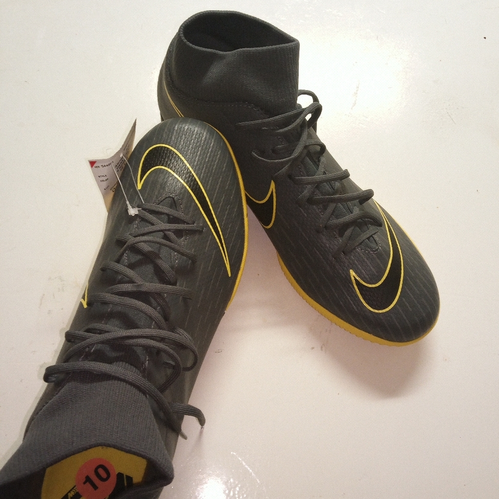 Nike tiempo indoor soccer shoes